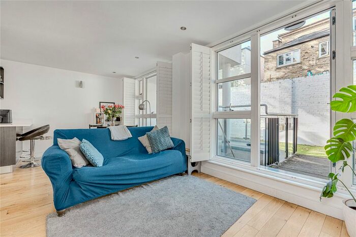 2 Bedroom Flat To Rent In Gerards Place, Abbeville Village, SW4