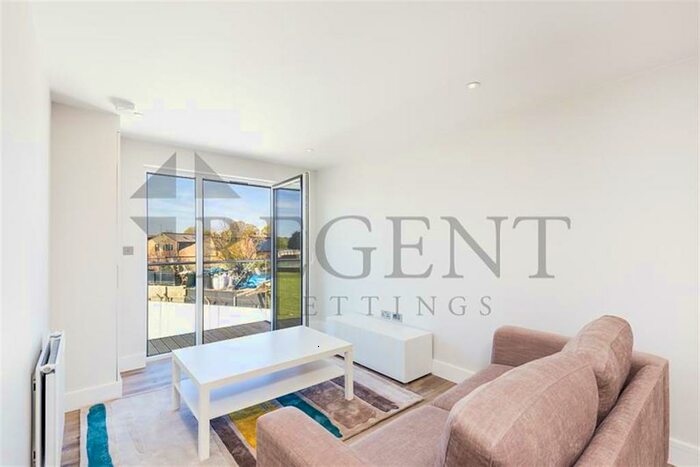 2 Bedroom Apartment To Rent In Willow Court, Cambridge Road, KT1