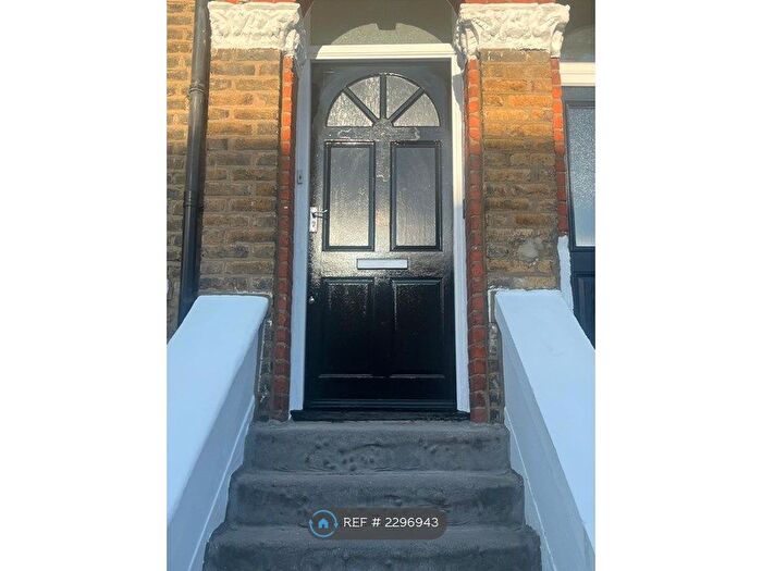 1 Bedroom Flat To Rent In Goodrich Road, London, SE22