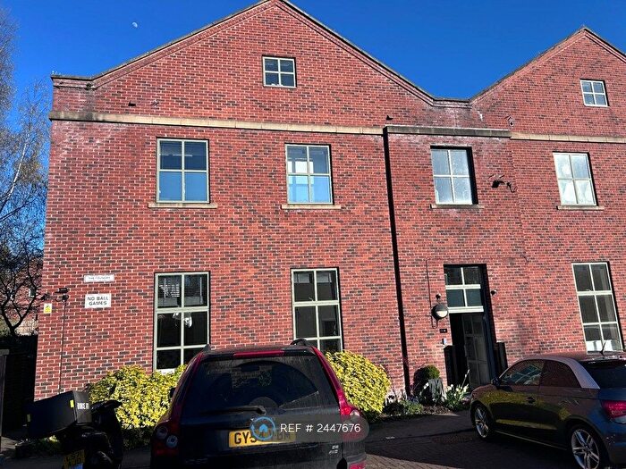 2 Bedroom Flat To Rent In Camlough Walk, Chesterfield, S41