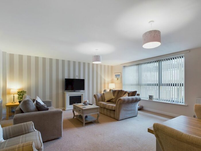 2 Bedroom Flat To Rent In Babbacombe Road, Torquay, TQ1