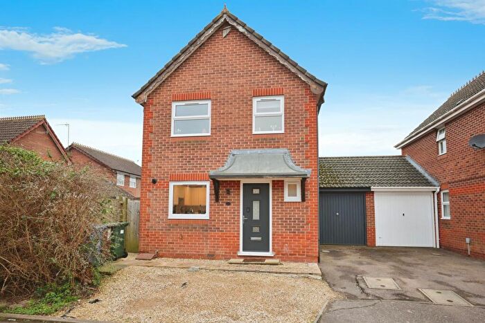 3 Bedroom Detached House For Sale In Waltham Gardens, Banbury, OX16