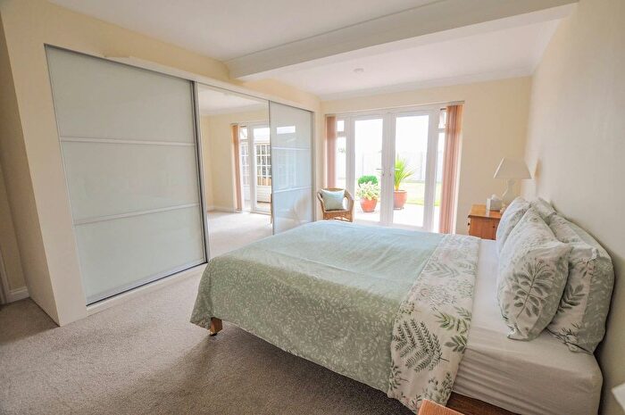 3 Bedroom Bungalow For Sale In Fernway Close, Wimborne, BH21