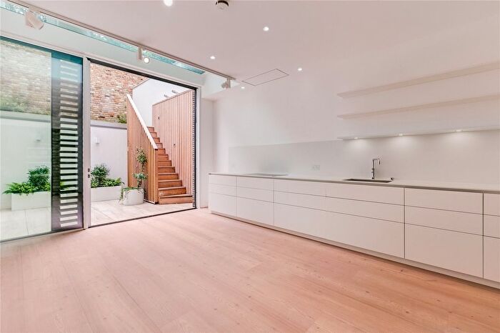 3 Bedroom Semi-Detached House To Rent In Corsica Street, Highbury Corner, N5