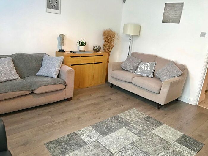 2 Bedroom Flat To Rent In New Road, Porthcawl, CF36