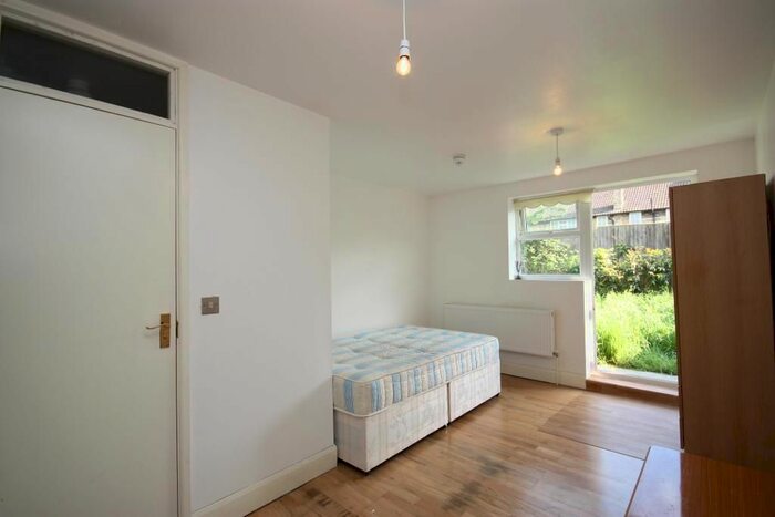 1 Bedroom Studio To Rent In Norbroke Street, East Acton, London, W12