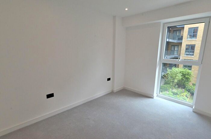 2 Bedroom Flat To Rent In Brook Street, Kingston Upon Thames, Surrey, KT1
