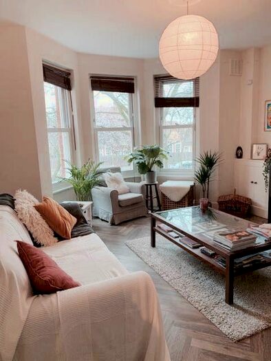 2 Bedroom Flat To Rent In Deauville Court, Elms Crescent, London SW4