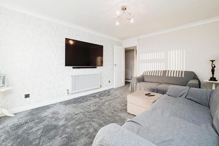 1 Bedroom Flat For Sale In Ongar Way, Rainham, RM13
