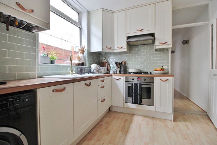 2 Bedroom Flat For Sale In Orchard Road, Southsea, PO4