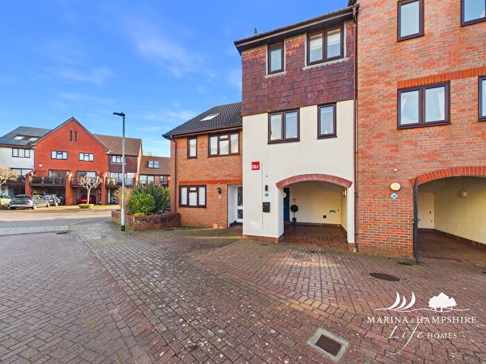 3 Bedroom Town House For Sale In Carne Place, Port Solent, PO6