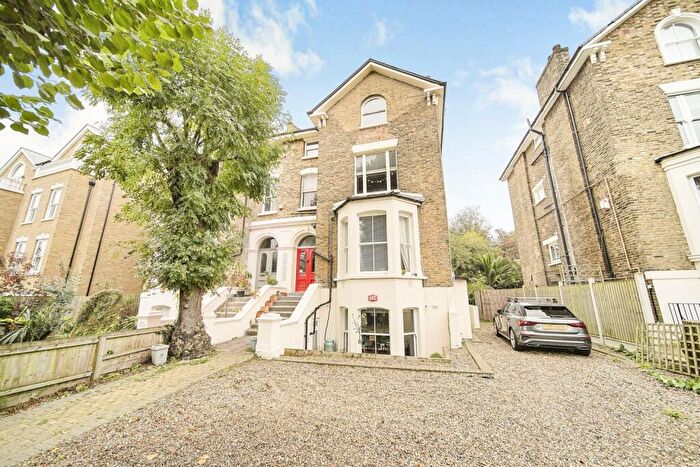 3 Bedroom Flat To Rent In Manor Park Hither Green, SE13