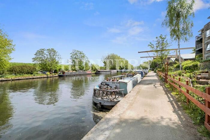 1 Bedroom Flat To Rent In Saw Mill Way, London, N16