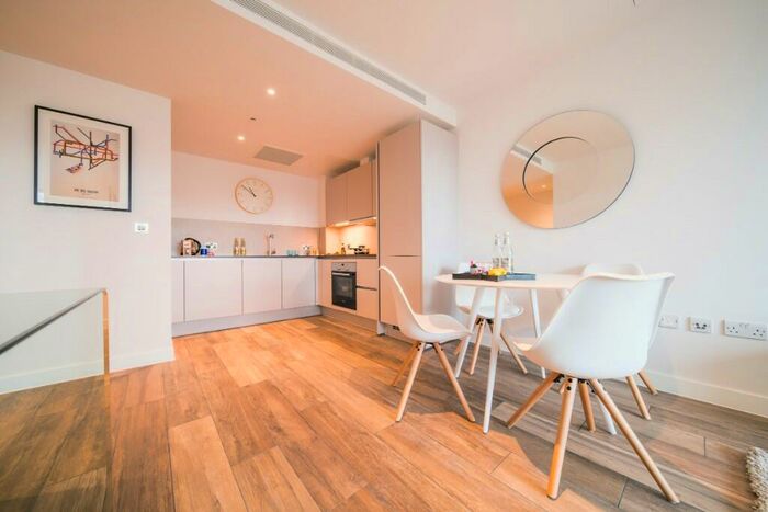 1 Bedroom Apartment To Rent In Dressage Court, Bethnal Green, E2