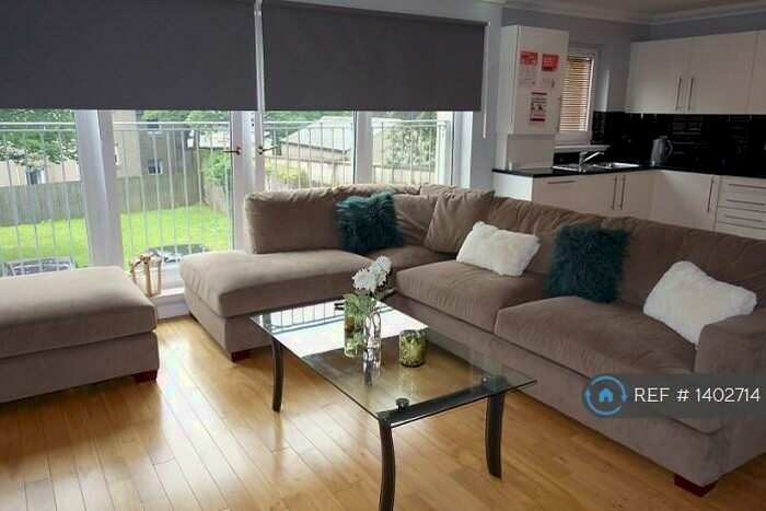 3 Bedroom Flat To Rent In Seaton Place, Aberdeen, AB24