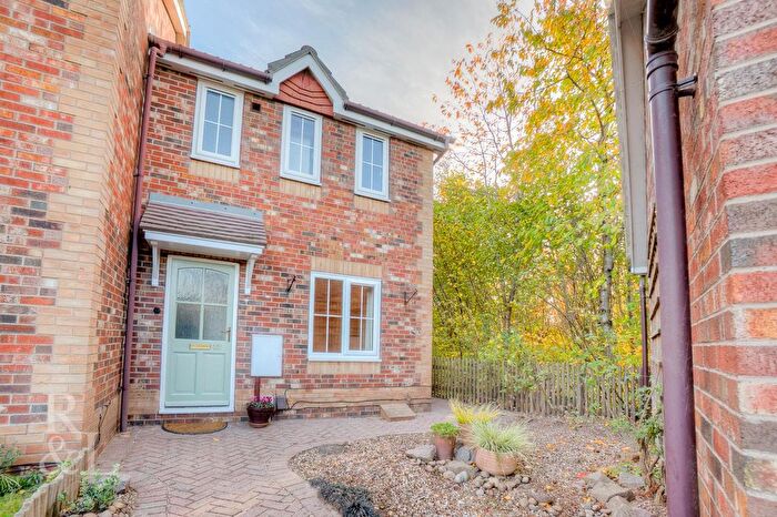 3 Bedroom End Terrace House For Sale In Ullswater Close, Gamston, Nottingham, NG2