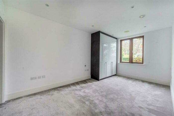 2 Bedroom Apartment To Rent In Walled Garden Court, Hampton Road, Stanmore, HA7