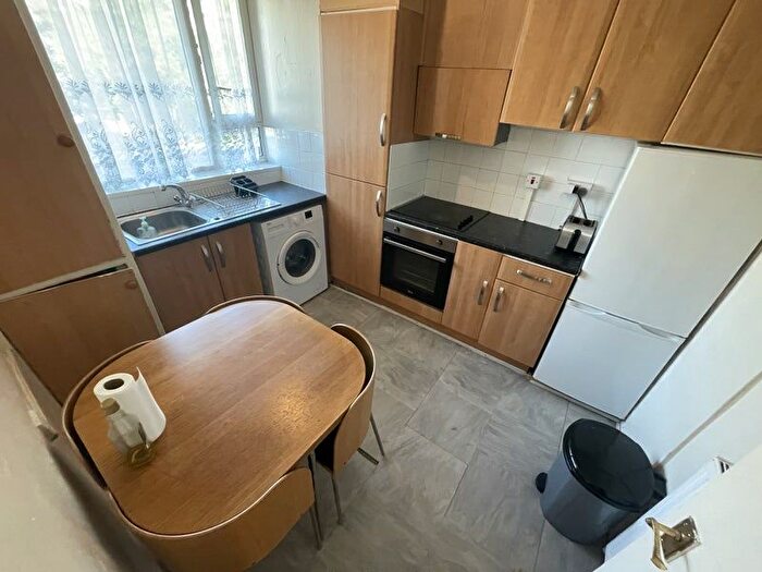 3 Bedroom Flat To Rent In Priory Green, London, N1