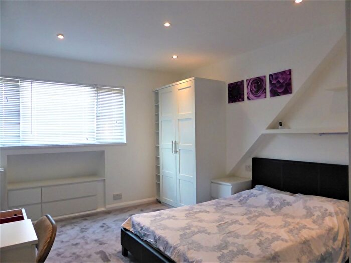 Studio To Rent In Boundary Road, Hove, BN3