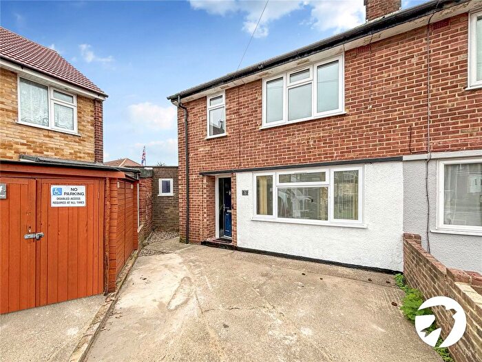 3 Bedroom End Of Terrace House To Rent In Jenningtree Road, Erith, DA8