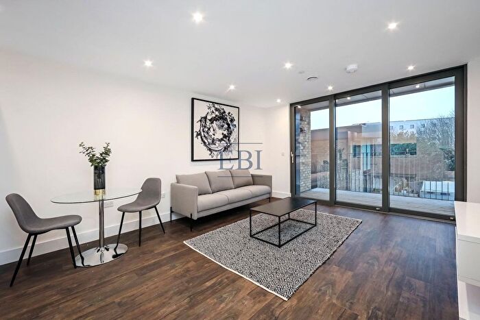 1 Bedroom Flat For Sale In Kempton House, High Street, Staines-Upon-Thames, TW18