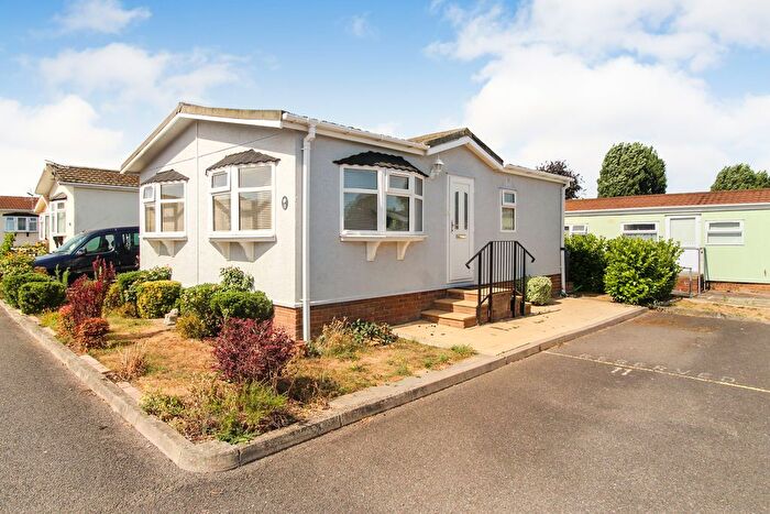 2 Bedroom Detached House For Sale In Poplar Avenue, Wilstead, MK45