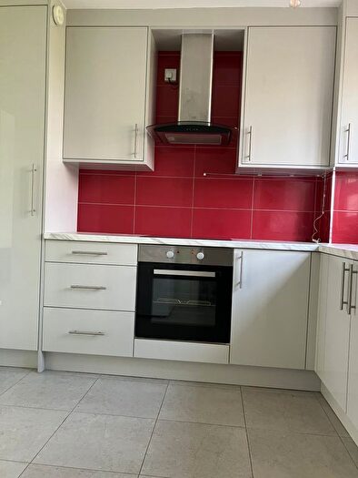 Studio To Rent In London Road, Mitcham, CR4