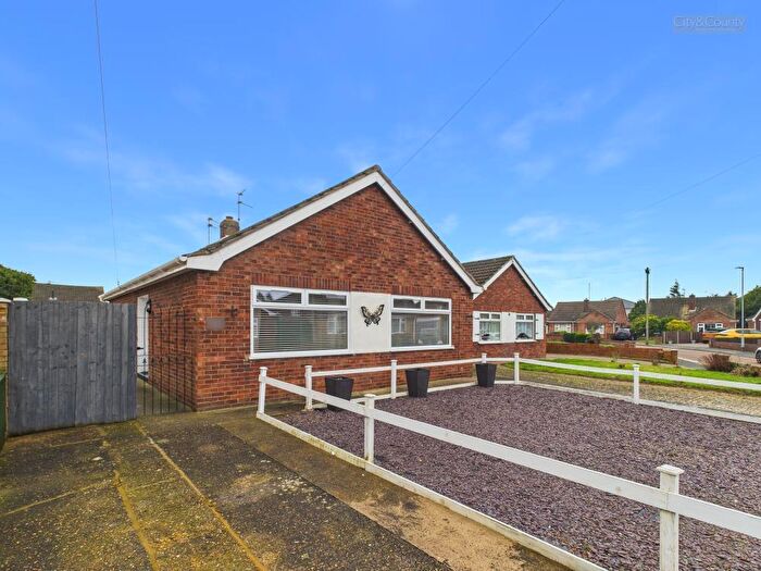 3 Bedroom Detached Bungalow For Sale In Hemingford Crescent, Peterborough, PE2