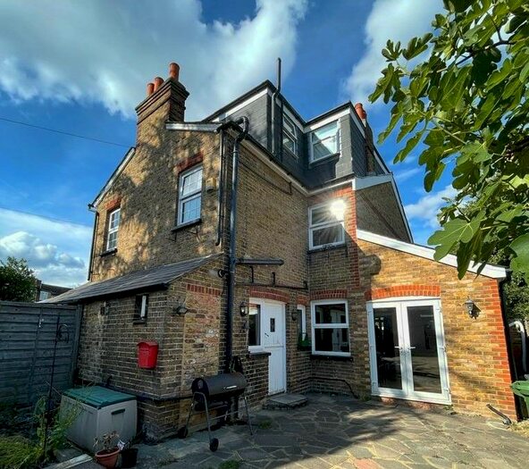 3 Bedroom Semi-Detached House To Rent In Woodfield Lane, Ashtead, KT21
