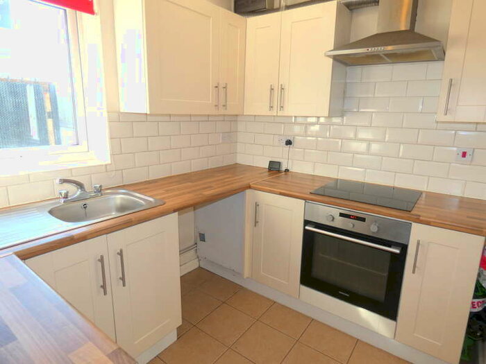 3 Bedroom End Of Terrace House To Rent In Victoria Street, Mansfield, NG18