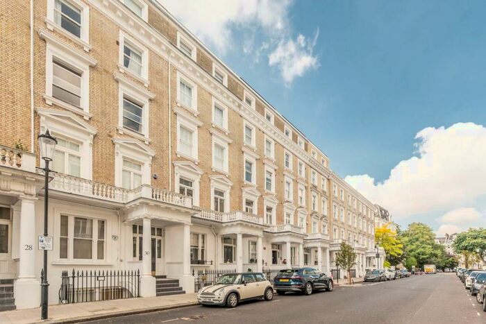 2 Bedroom Flat To Rent In Harcourt Terrace, Chelsea, London, SW10