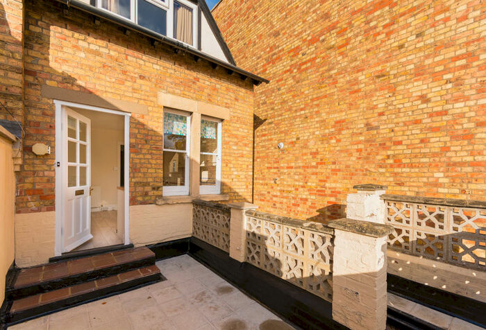 2 Bedroom Apartment To Rent In South Parade, Summertown, OX2