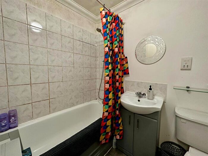 1 Bedroom Apartment To Rent In Canterbury Road, London, NW6