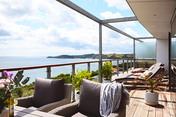 2 Bedroom Flat To Rent In Sea Road, Carlyon Bay, PL25