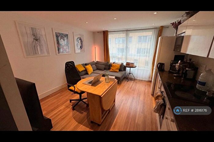 Studio To Rent In Queensland Road, London, N7
