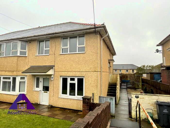 2 Bedroom Flat To Rent In Twyncynghordy Place, Brynmawr, Ebbw Vale, NP23
