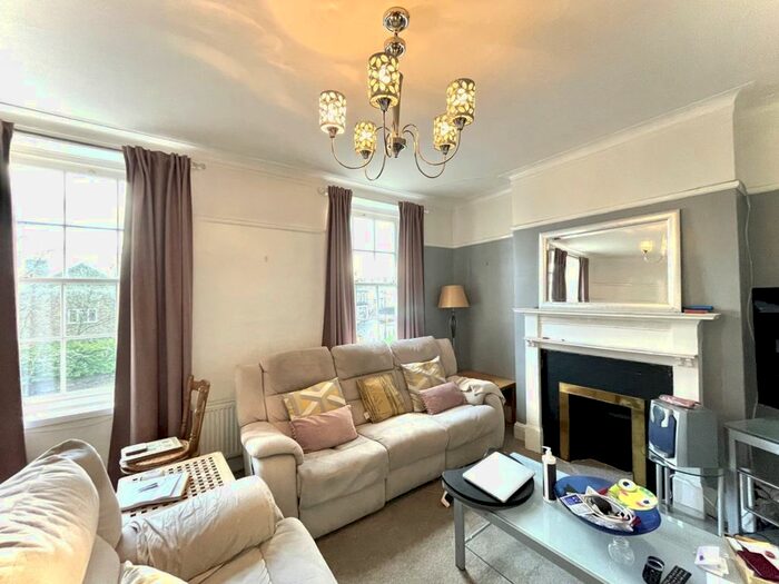 4 Bedroom Flat To Rent In The Green, London, N21