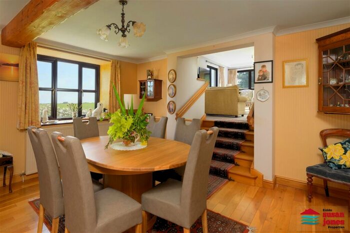 4 Bedroom Detached House For Sale In Ty'n Lon, Abererch, LL53