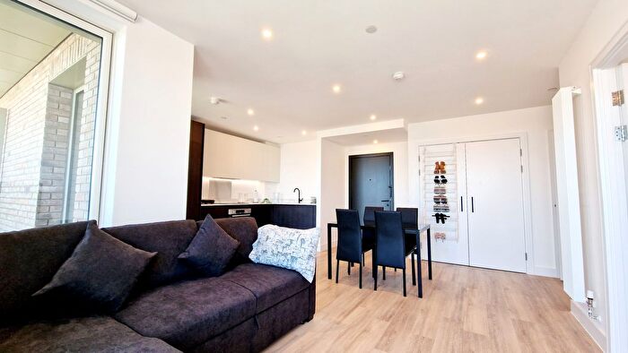 1 Bedroom Flat To Rent In Heartwood Boulevard, Acton, W3