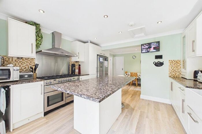 4 Bedroom Detached House To Rent In Boundary Road, Farnborough, Hampshire, GU14