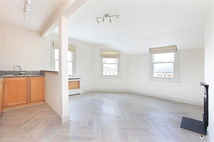 2 Bedroom Flat To Rent In St John's Road, Battersea, SW11