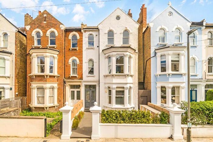 2 Bedroom Flat For Sale In Sisters Avenue, Clapham Common North Side, SW11