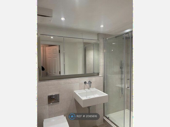 2 Bedroom Flat To Rent In Fountain Mill, Bristol, BS5