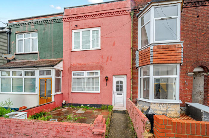 4 Bedroom Terraced House For Sale In Queens Road, Portsmouth, Hampshire, PO2