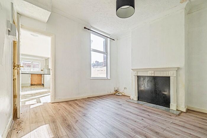 3 Bedroom Terraced House For Sale In New Bridge Road, Hull, HU9