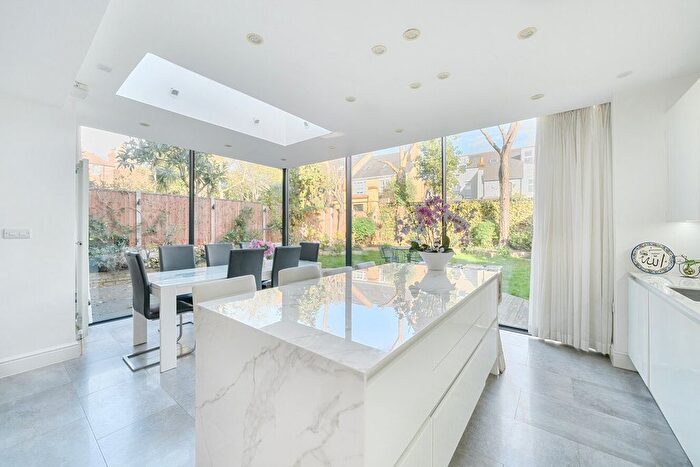 6 Bedroom Semi Detached House To Rent In Hollingbourne Road, London, SE24