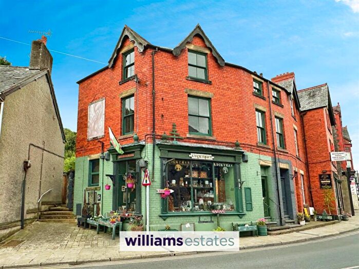 2 Bedroom Flat For Sale In The Square, Corwen, LL21