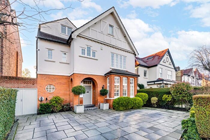 4 Bedroom Detached House For Sale In Mountfield Road, London, N3