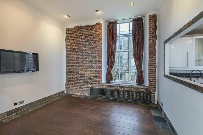 2 Bedroom Flat To Rent In Gilbert Close, Woolwich, SE18