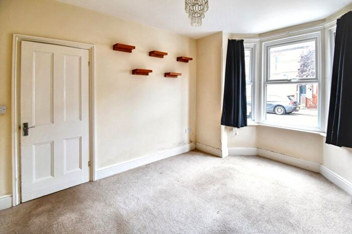 3 Bedroom Terraced House For Sale In Bower Street, Bedford, MK40